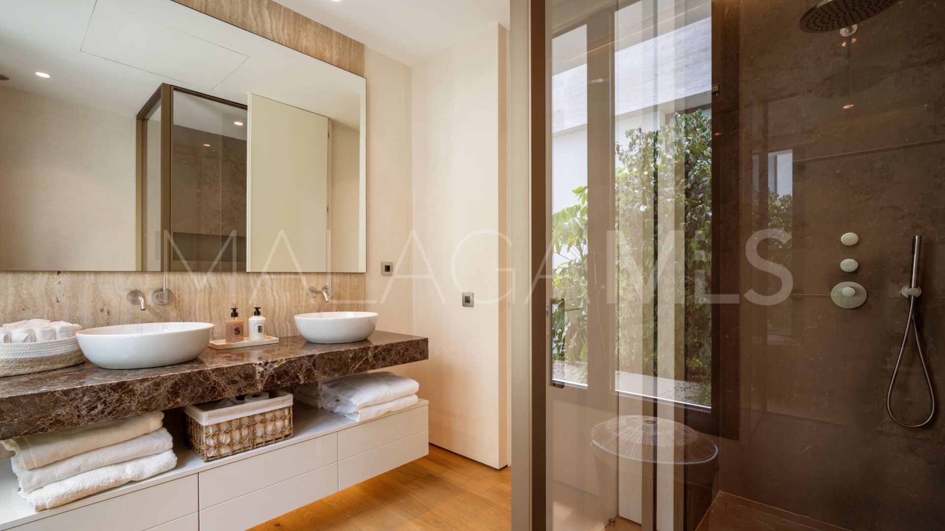 For sale 5 bedrooms ground floor duplex in Epic Marbella