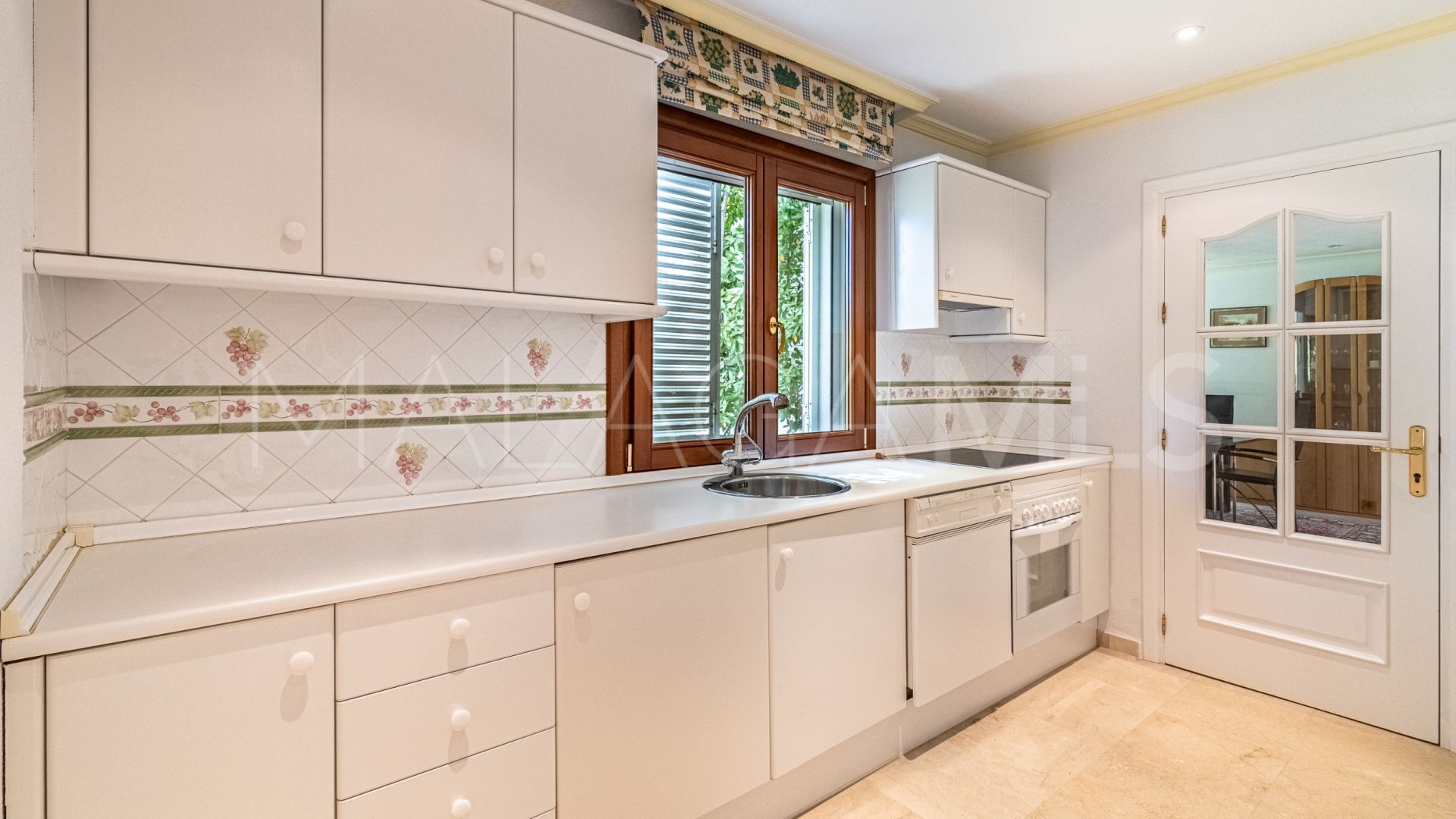 Villa a la venta with 5 bedrooms in Guadalmansa Playa