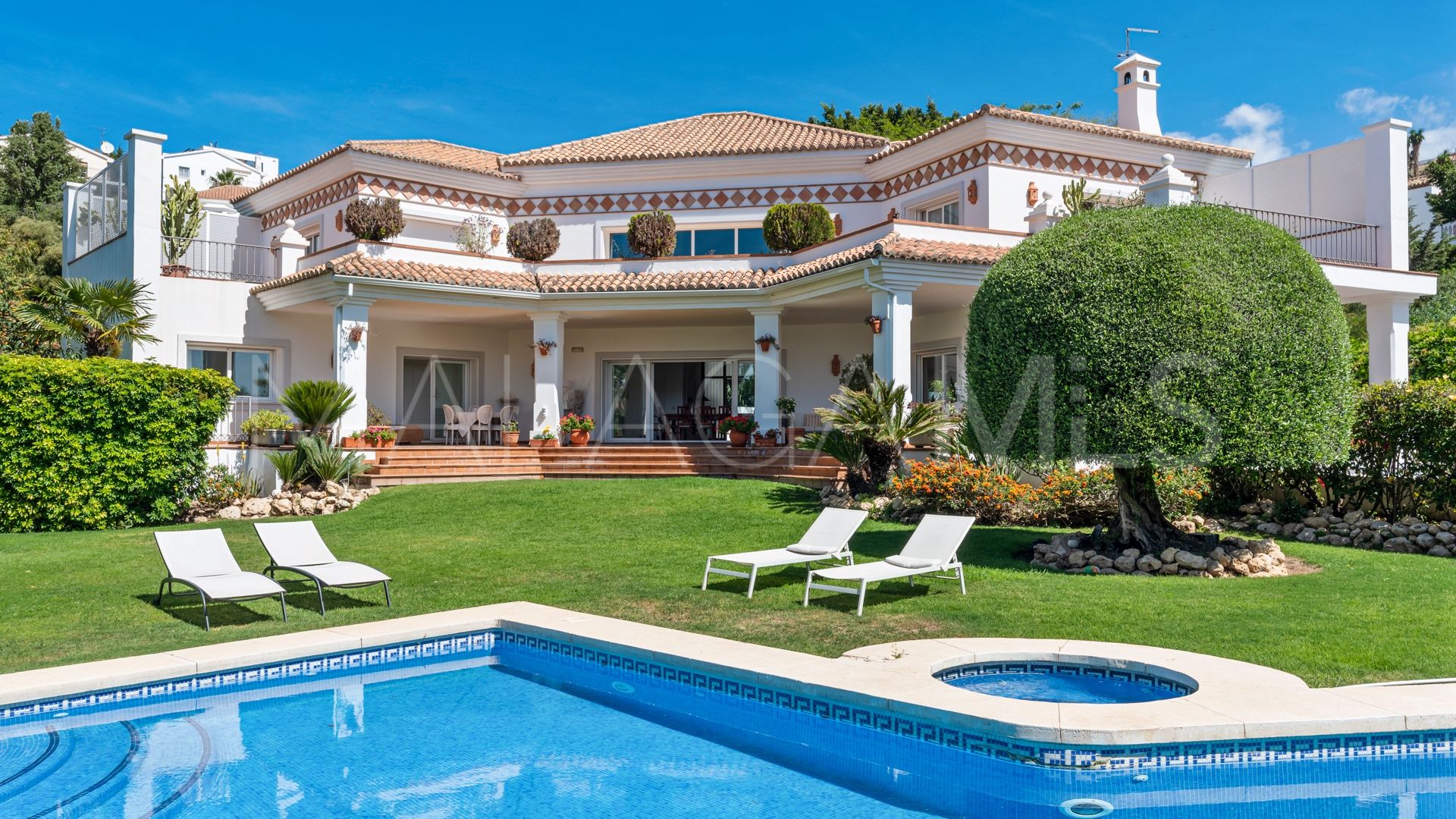 Villa for sale in Paraiso Alto