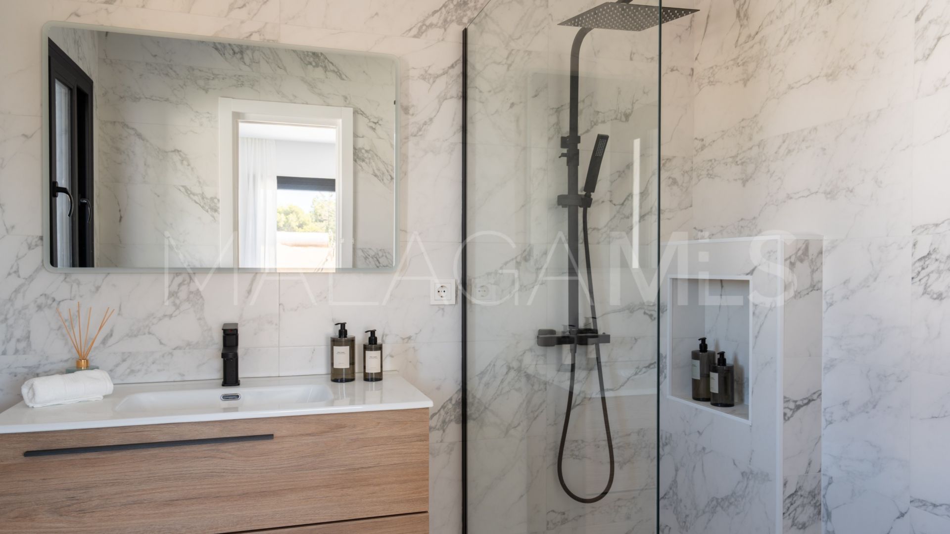 Villa for sale in Nueva Andalucia