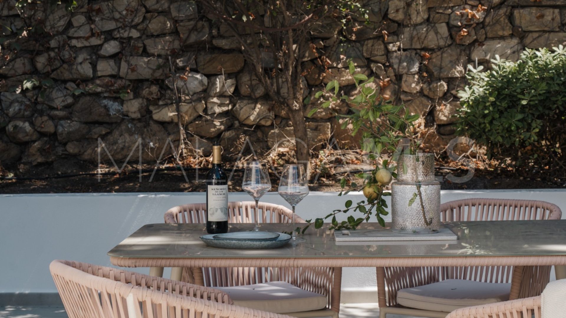 Villa for sale in Nueva Andalucia