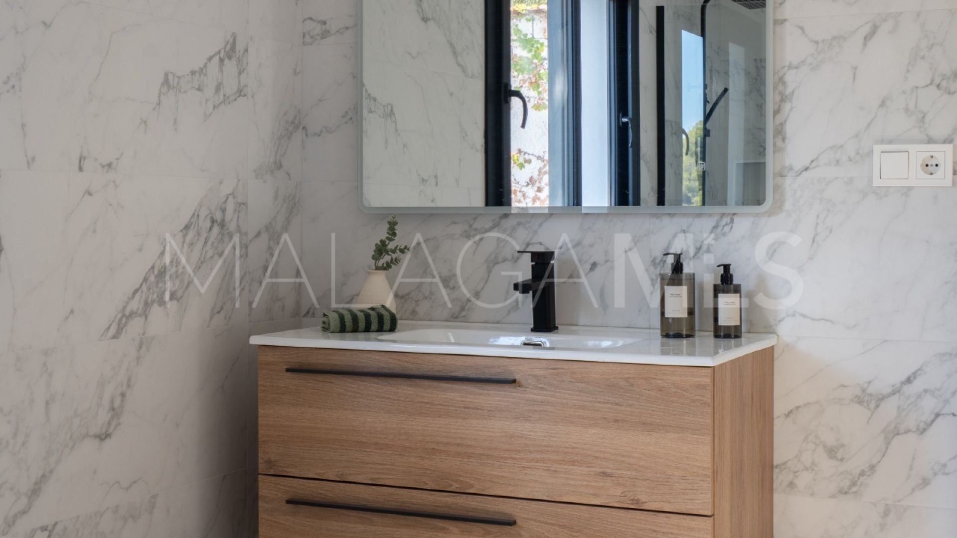 Villa for sale in Nueva Andalucia