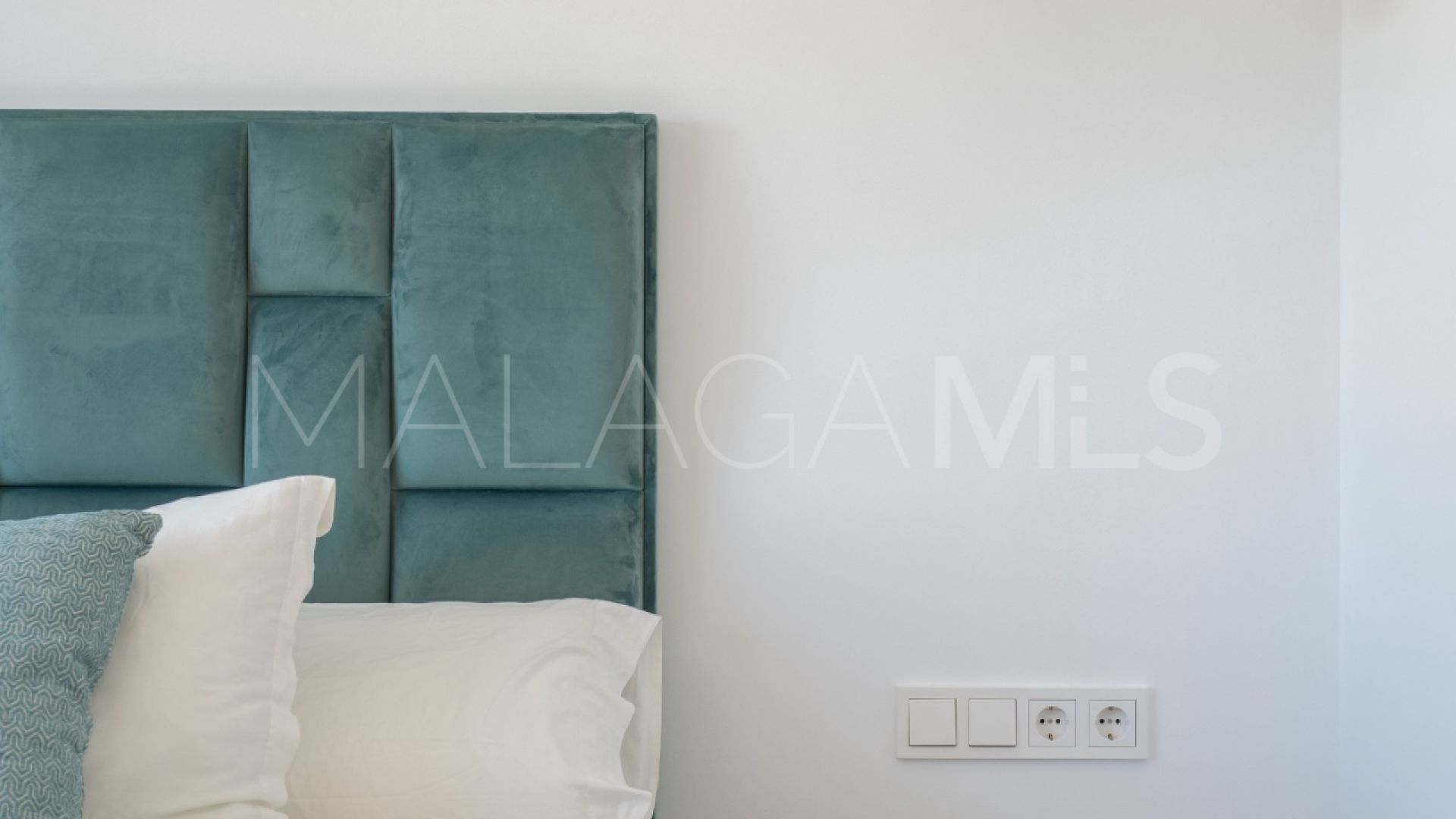 Villa for sale in Nueva Andalucia