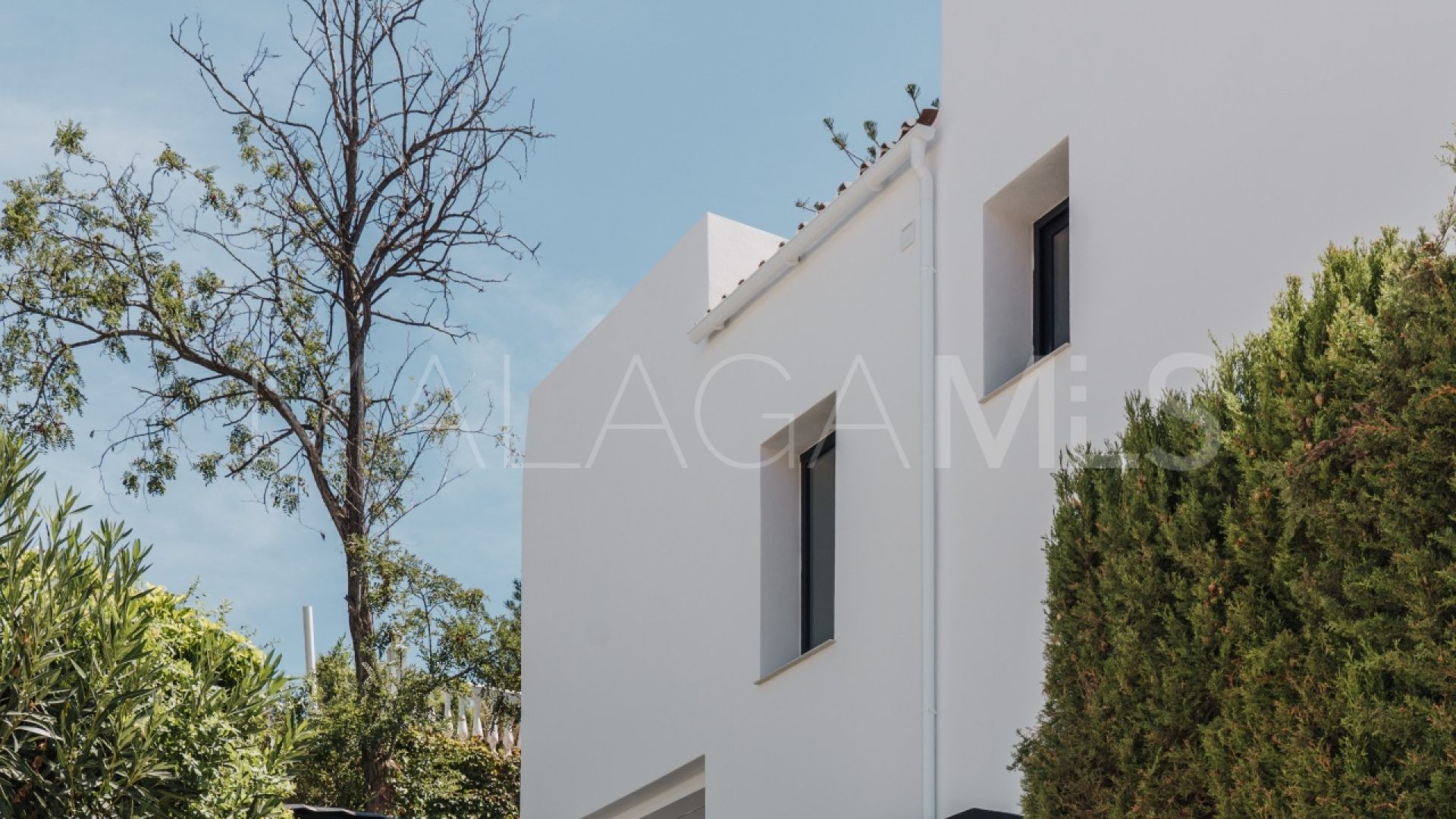 Villa for sale in Nueva Andalucia