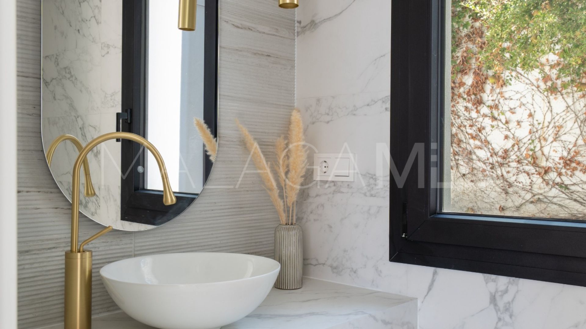 Villa for sale in Nueva Andalucia