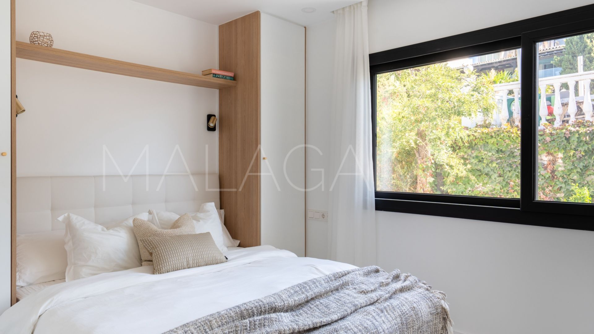 Villa for sale in Nueva Andalucia