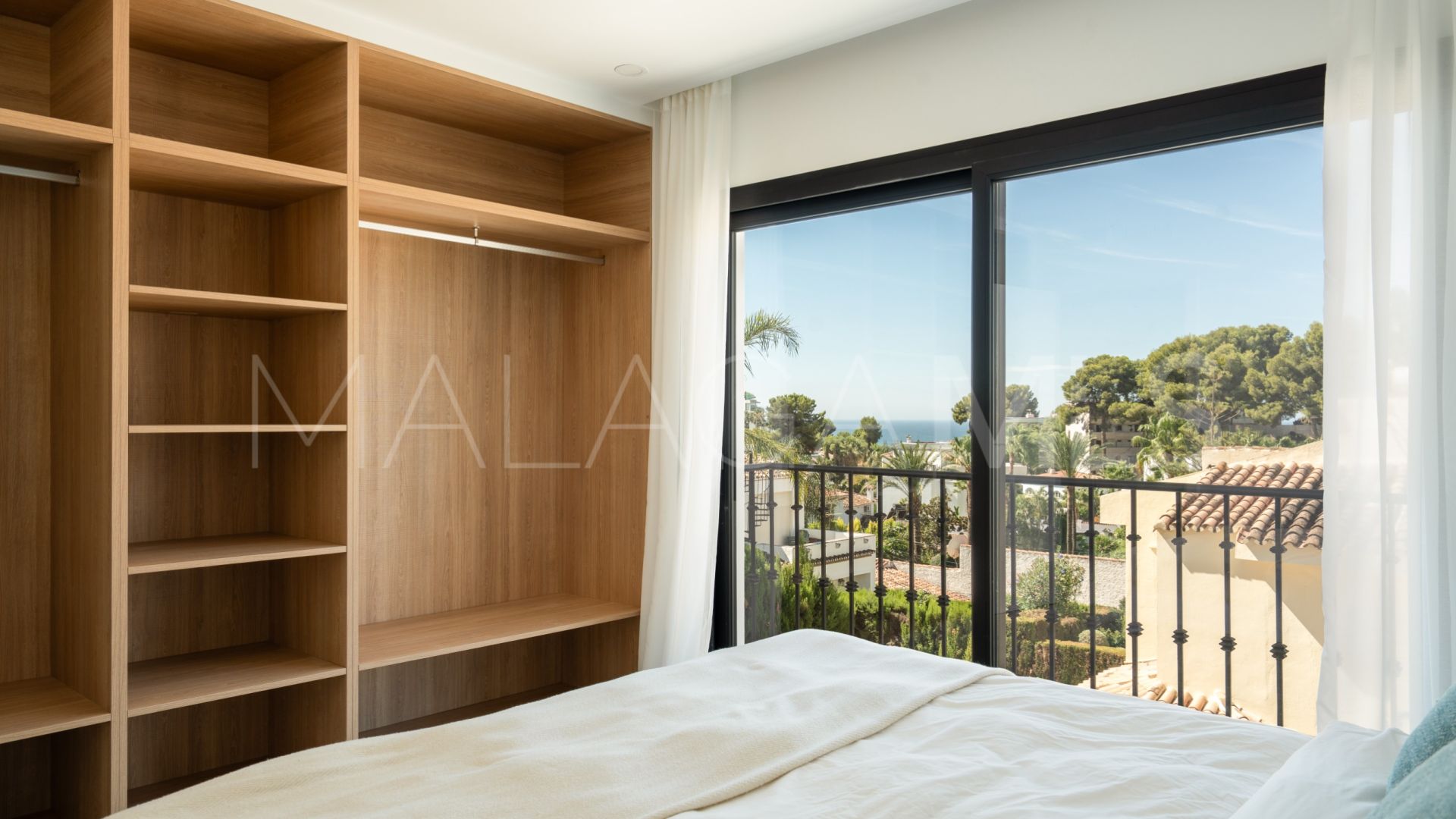 Villa for sale in Nueva Andalucia