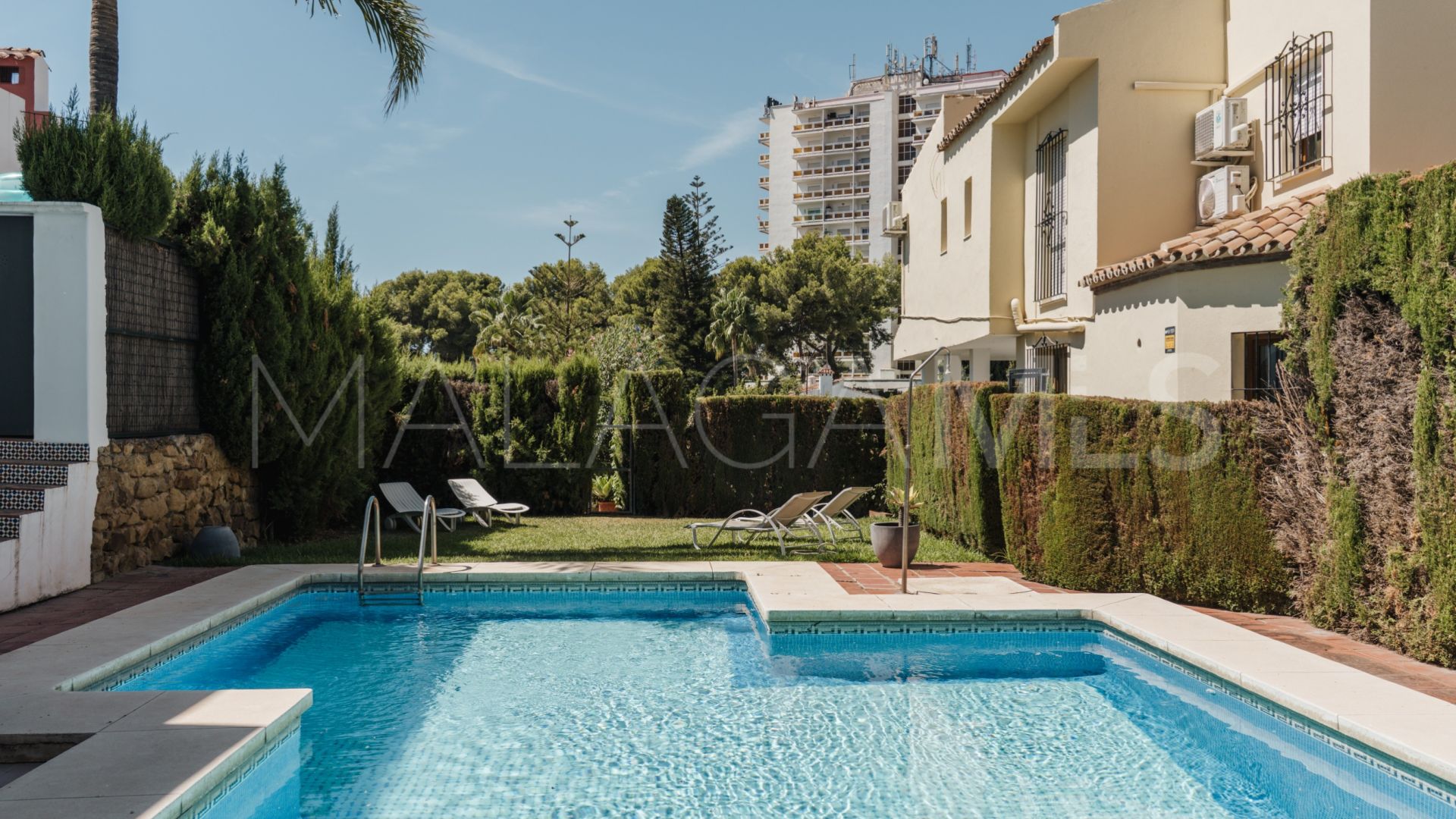 Villa for sale in Nueva Andalucia