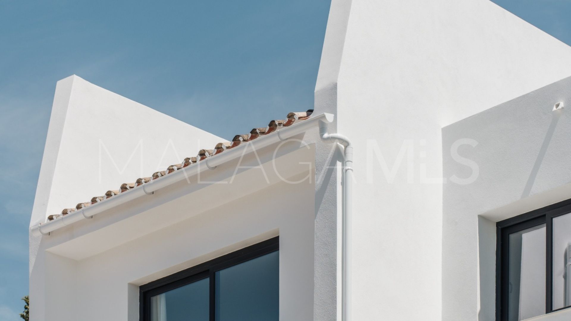 Villa for sale in Nueva Andalucia