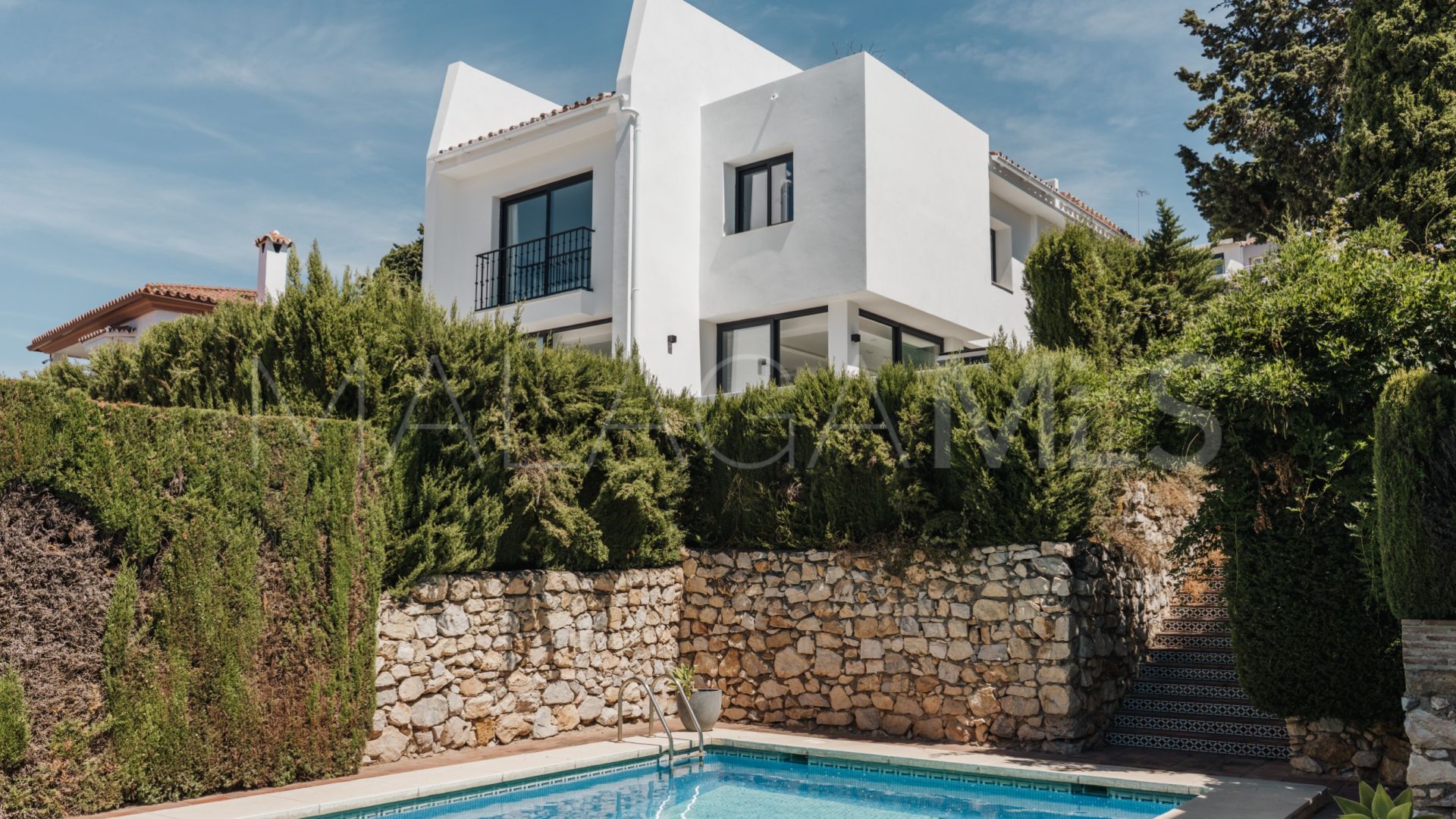 Villa for sale in Nueva Andalucia
