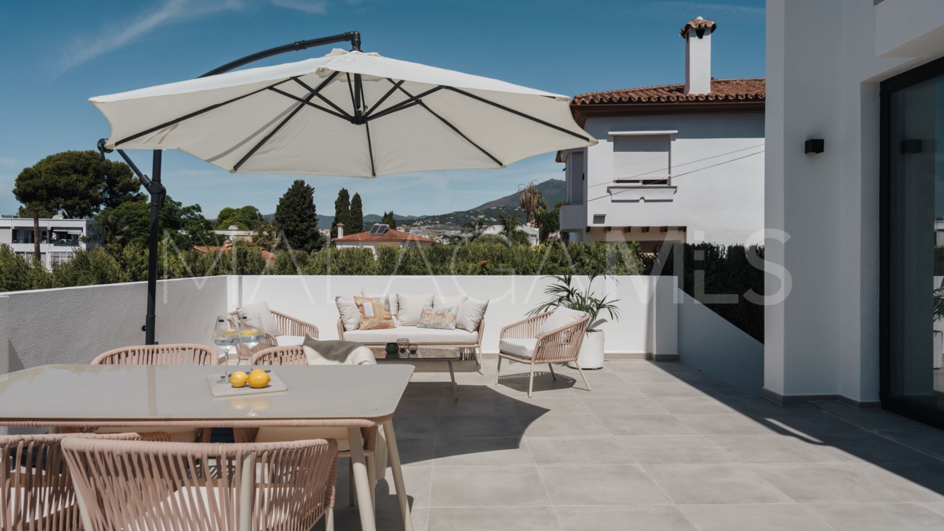 Villa for sale in Nueva Andalucia