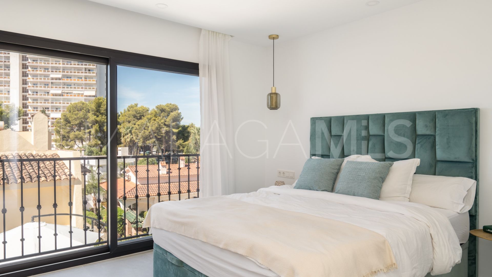 Villa for sale in Nueva Andalucia