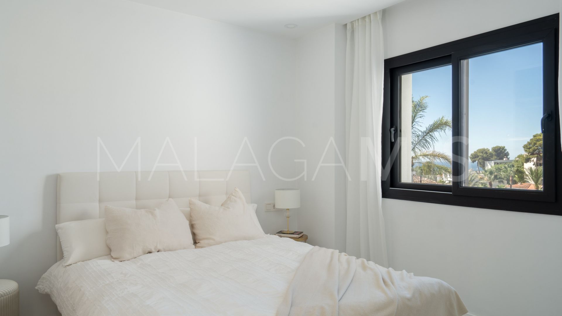 Villa for sale in Nueva Andalucia