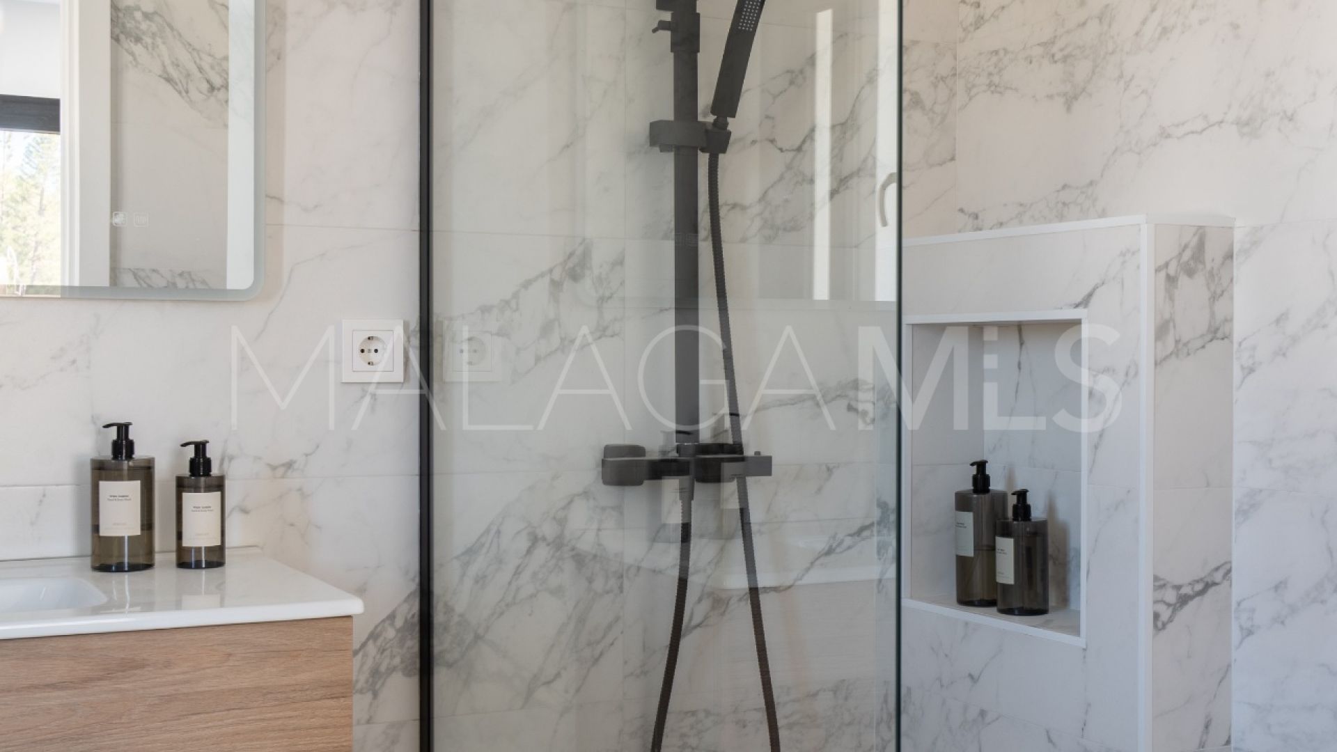 Villa for sale in Nueva Andalucia