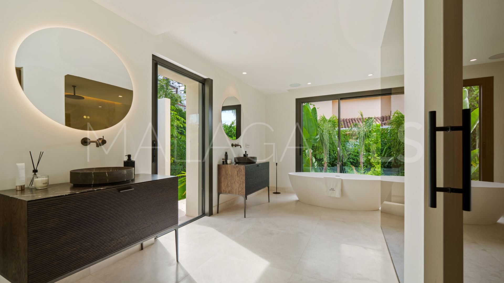 Villa for sale in Las Brisas