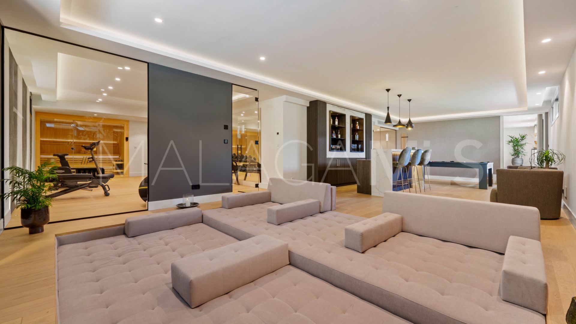 Villa for sale in Las Brisas