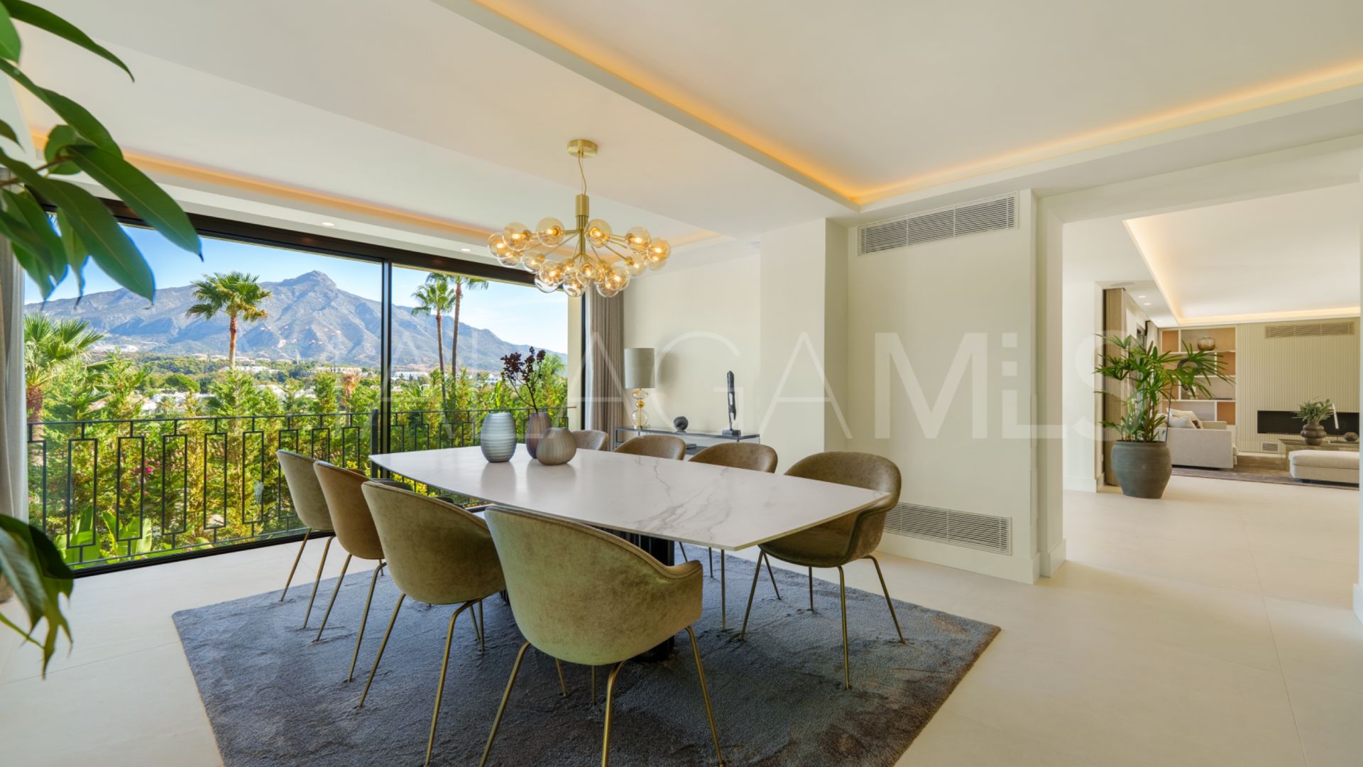 Villa for sale in Las Brisas