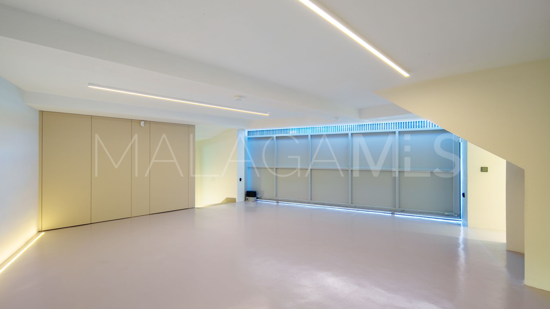 Villa with 4 bedrooms for sale in Nueva Andalucia