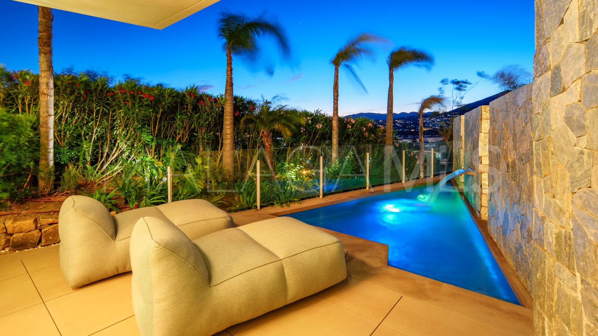 Villa with 4 bedrooms for sale in Nueva Andalucia