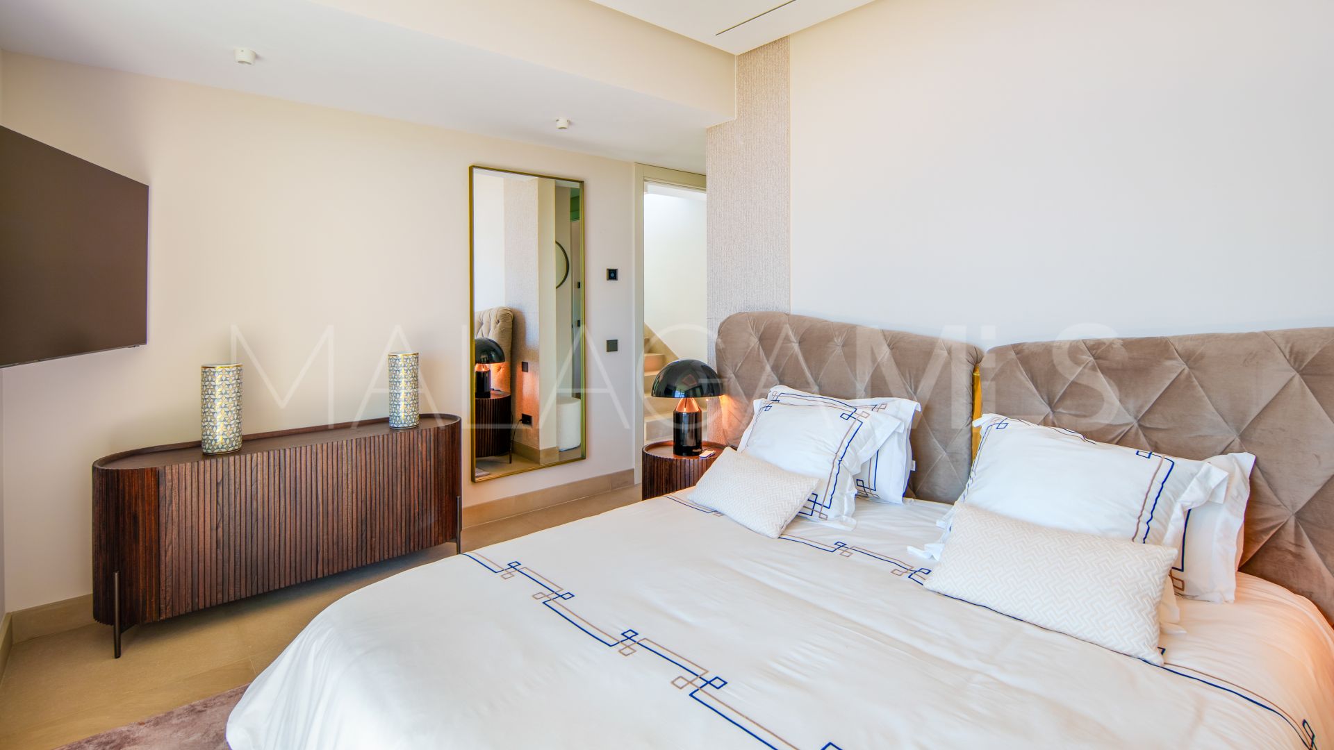 Villa with 4 bedrooms for sale in Nueva Andalucia