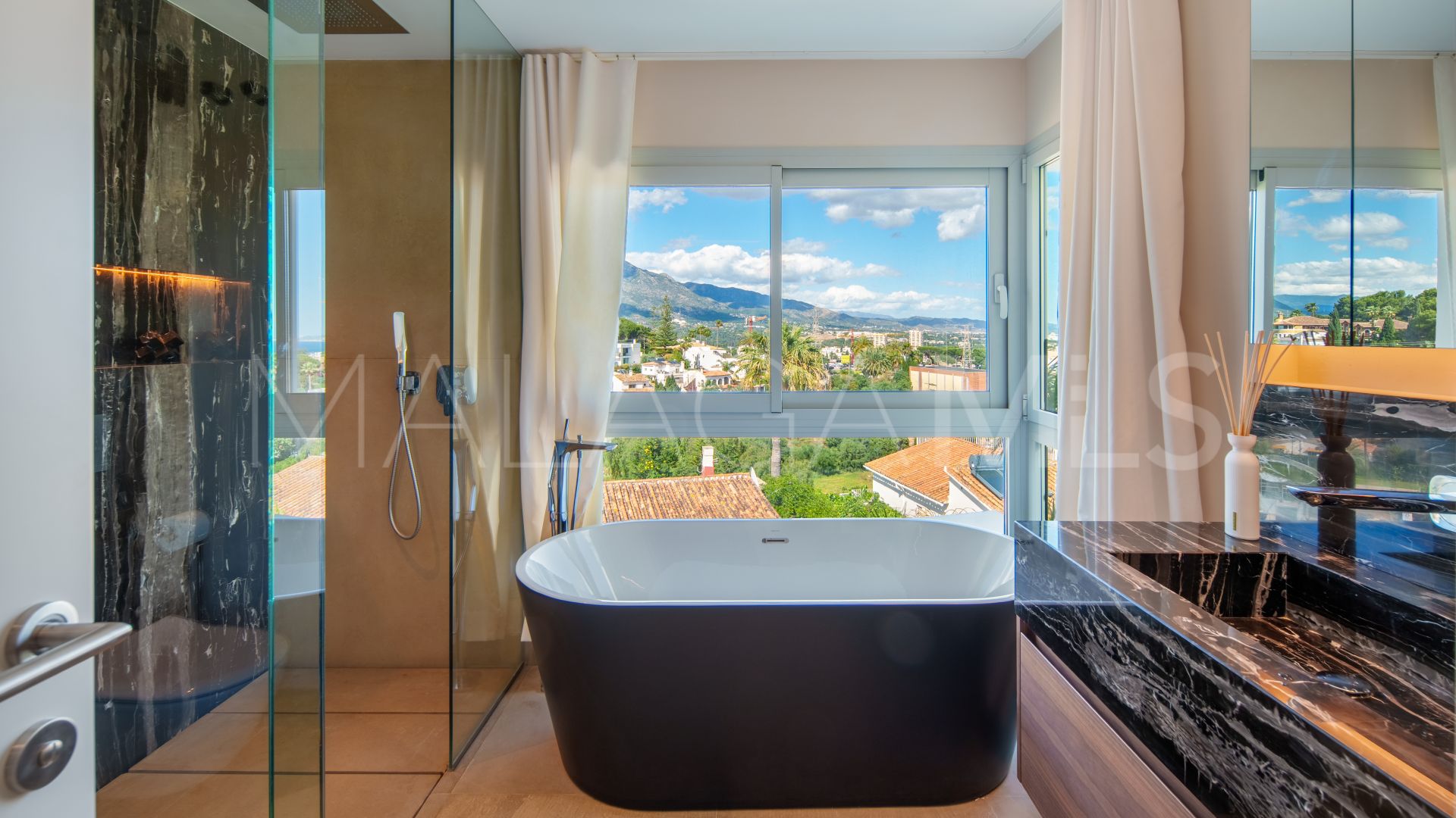 Villa with 4 bedrooms for sale in Nueva Andalucia