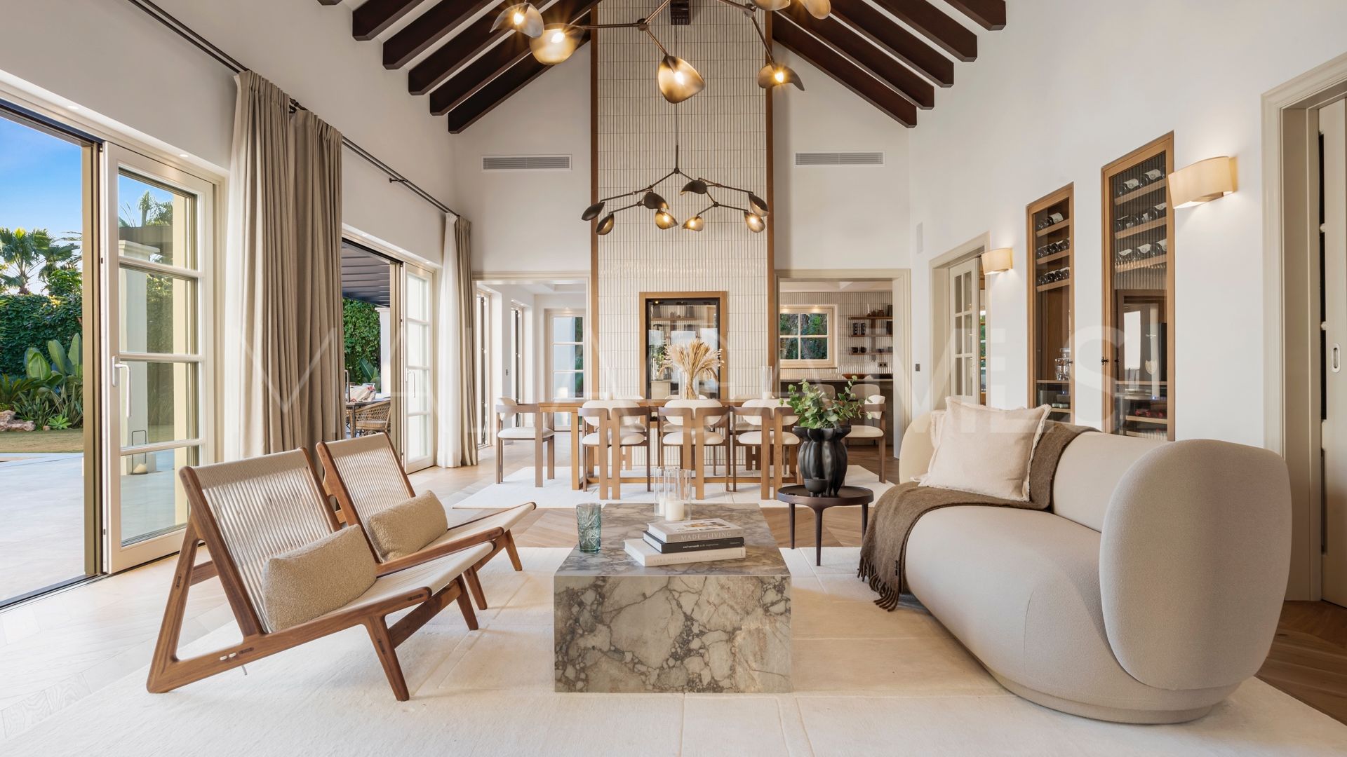 Villa for sale in Nueva Andalucia