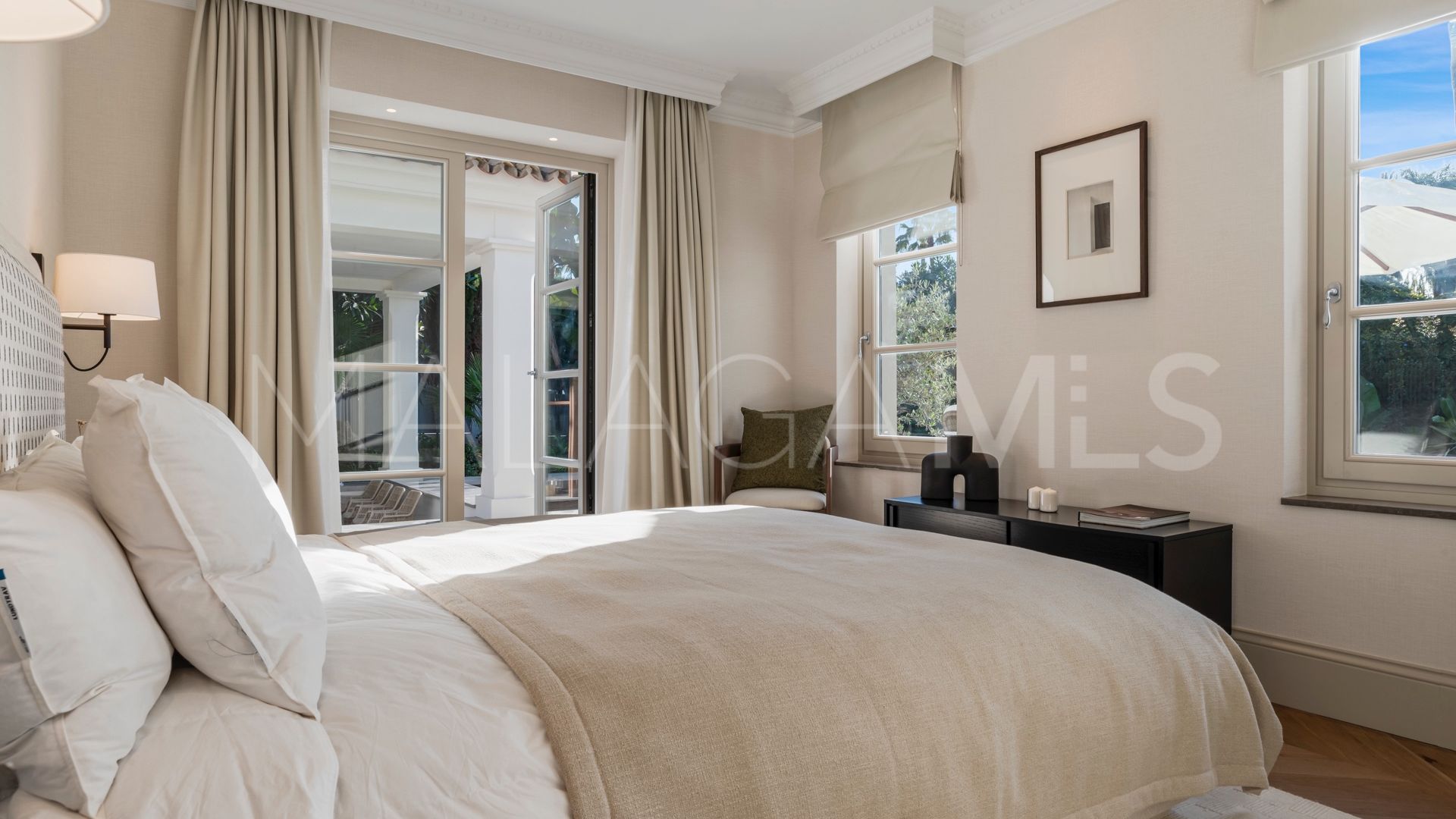 Villa for sale in Nueva Andalucia