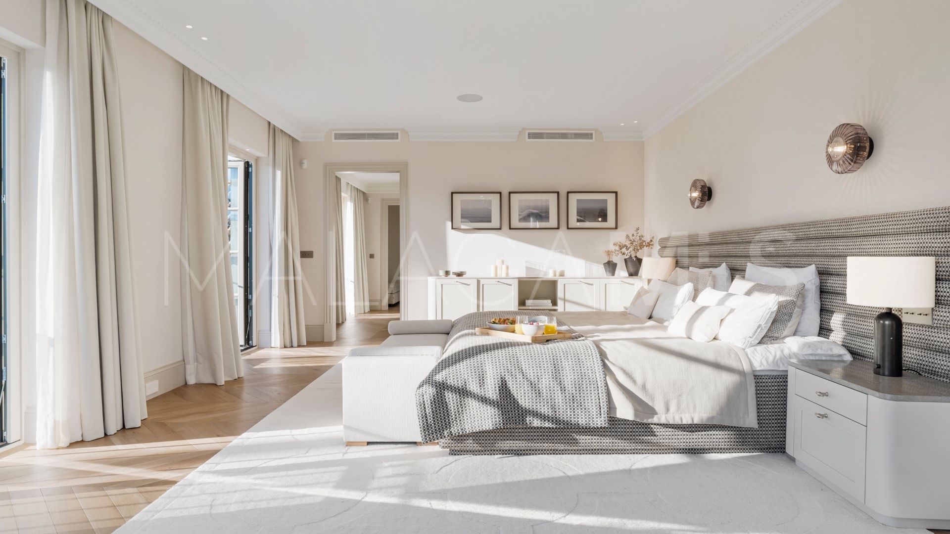 Villa for sale in Nueva Andalucia
