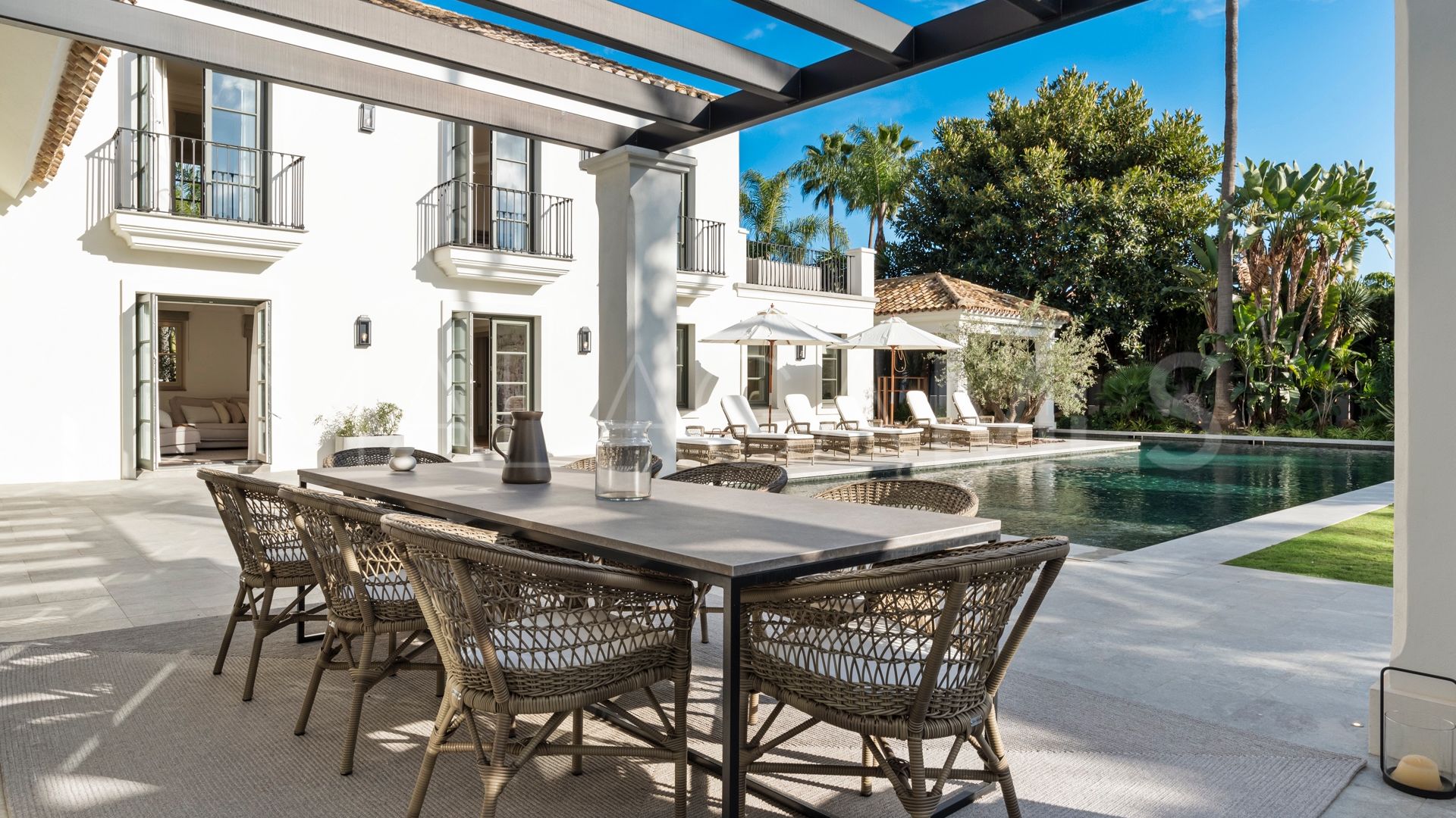 Villa for sale in Nueva Andalucia