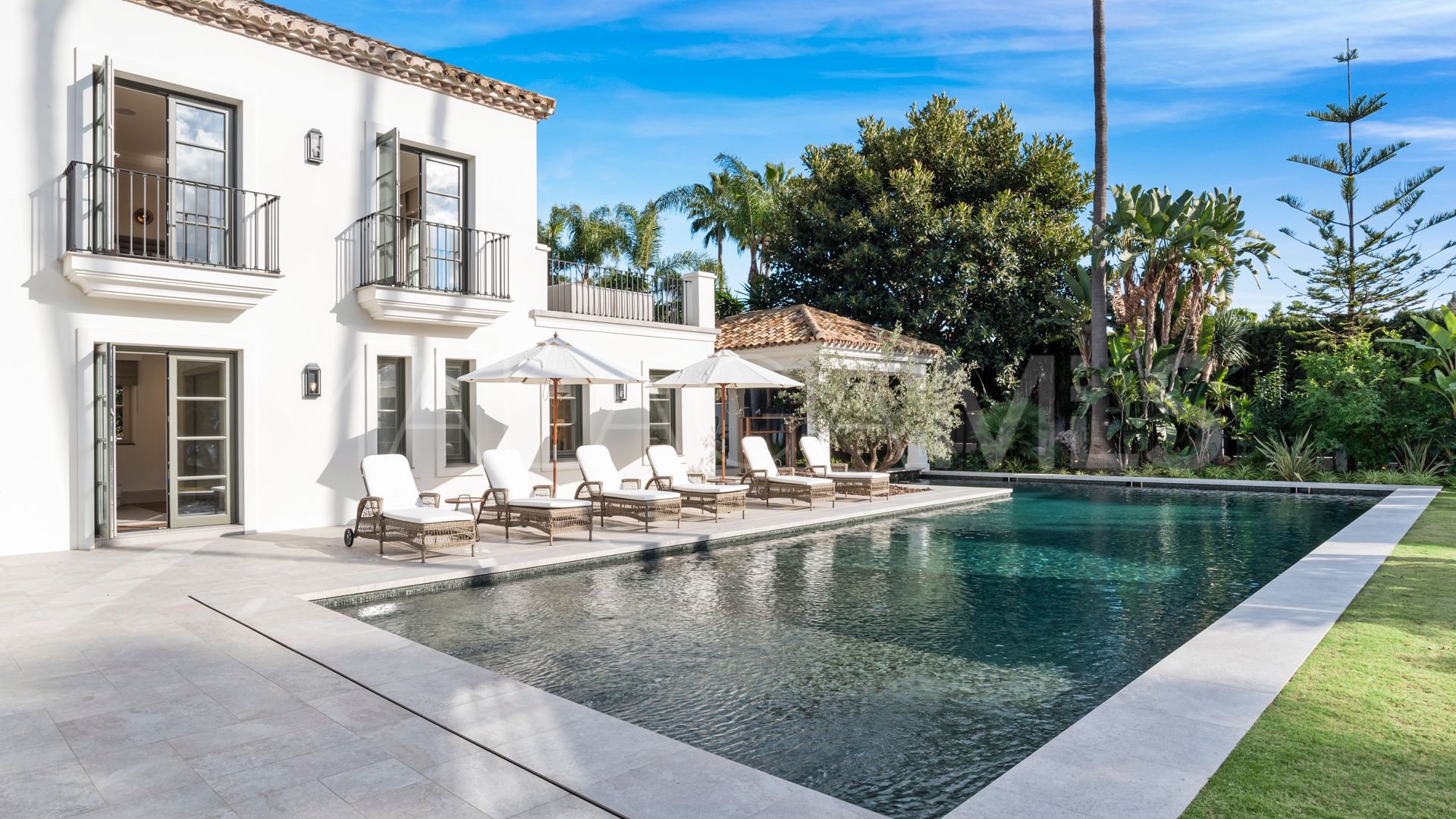 Villa for sale in Nueva Andalucia