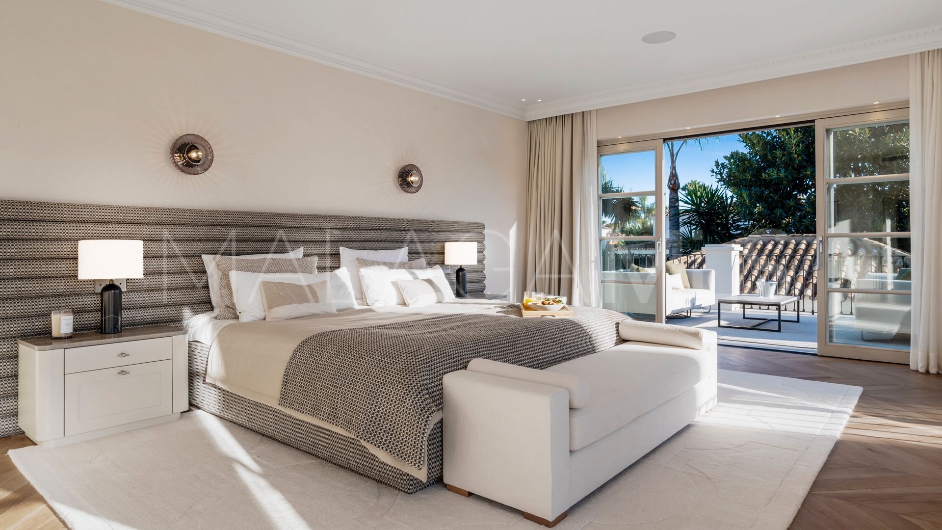 Villa for sale in Nueva Andalucia