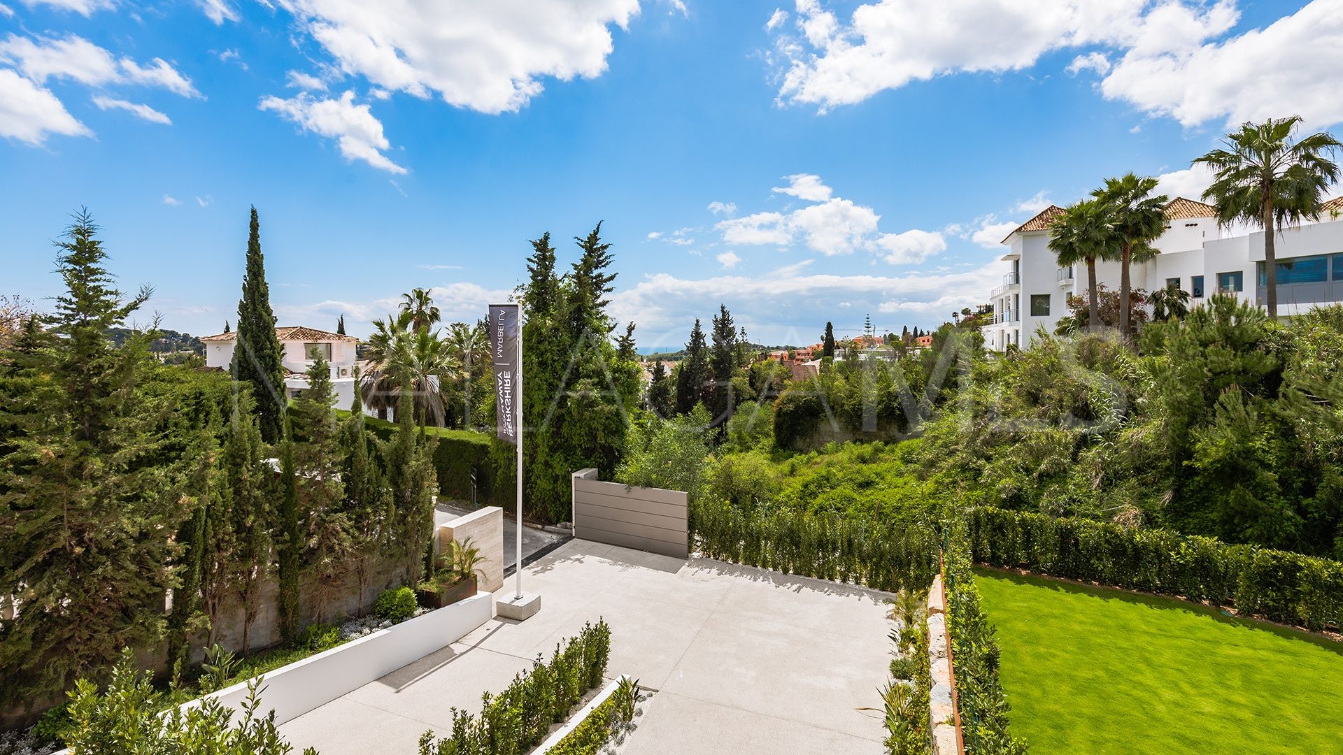Villa for sale in Altos del Paraiso