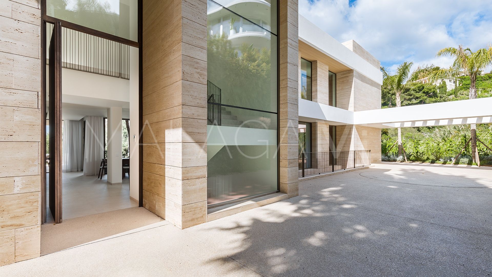 Villa for sale in Altos del Paraiso