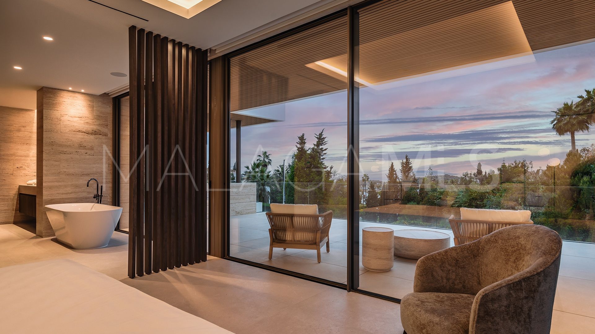 Villa for sale in Altos del Paraiso