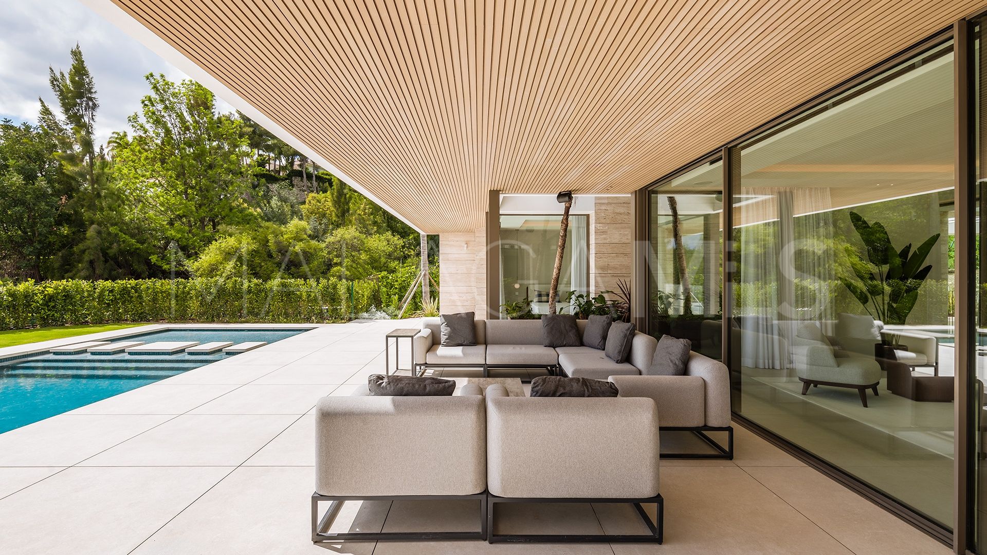 Villa for sale in Altos del Paraiso