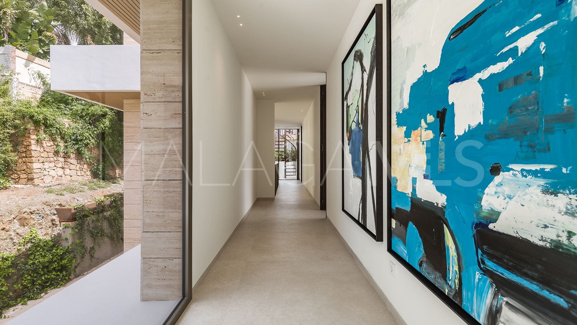 Villa for sale in Altos del Paraiso