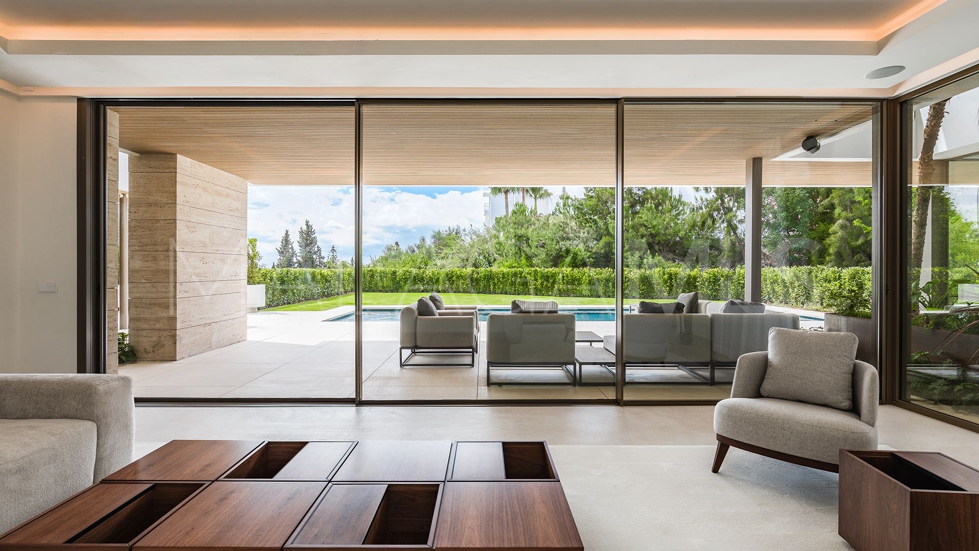Villa for sale in Altos del Paraiso