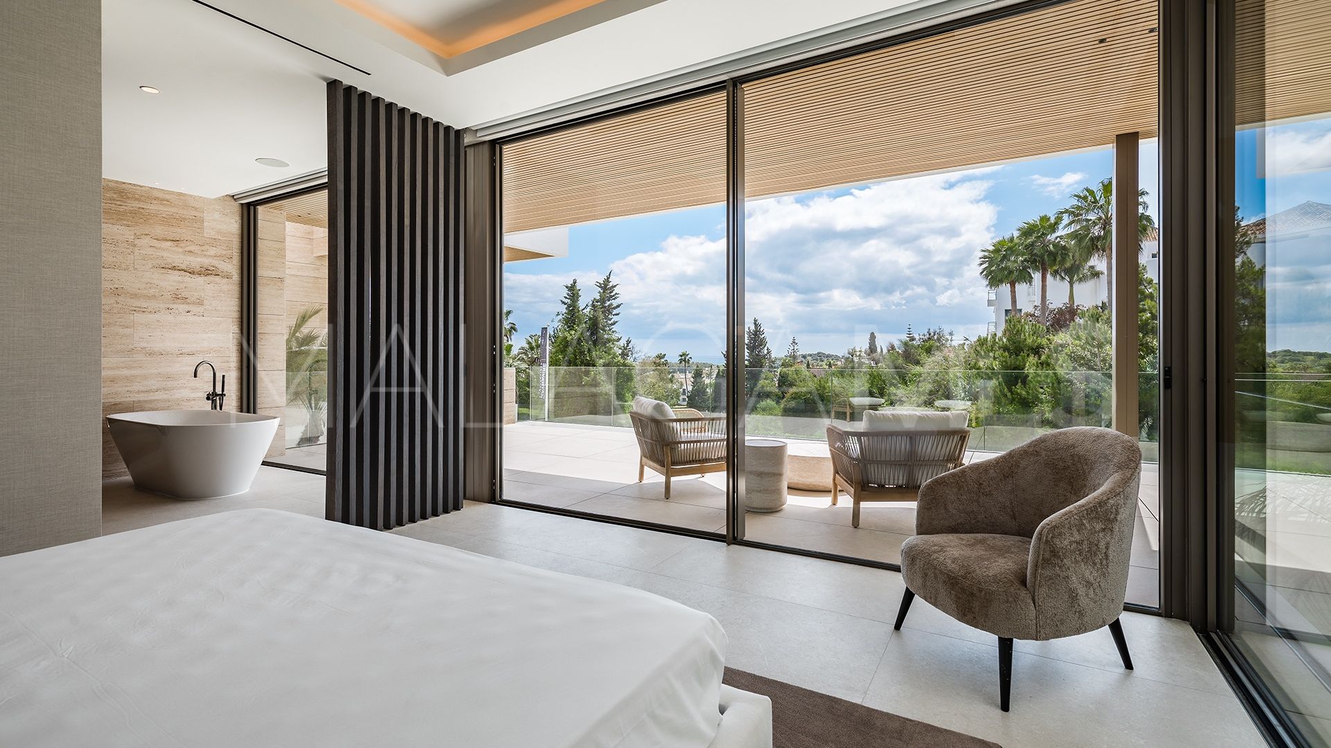 Villa for sale in Altos del Paraiso