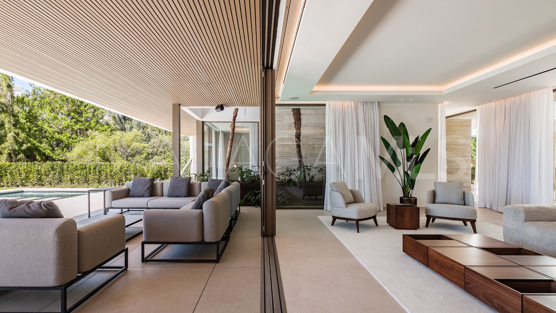 Villa for sale in Altos del Paraiso