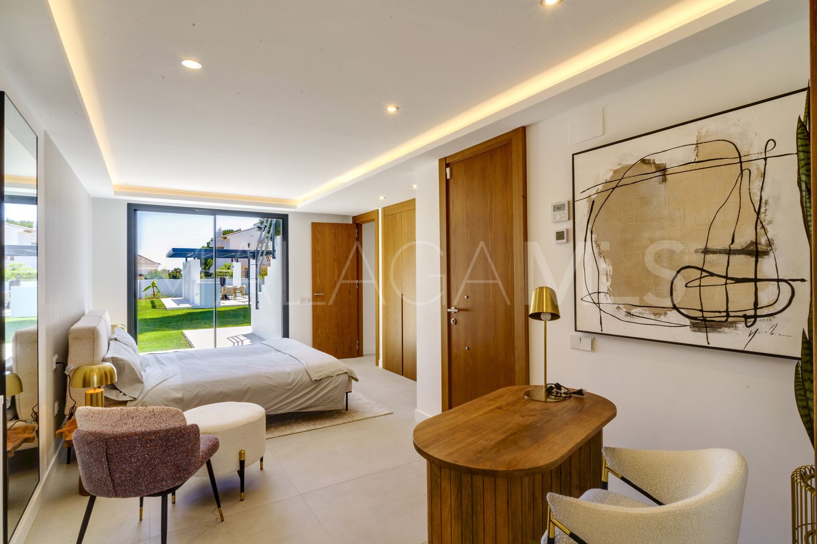 Villa for sale in Elviria