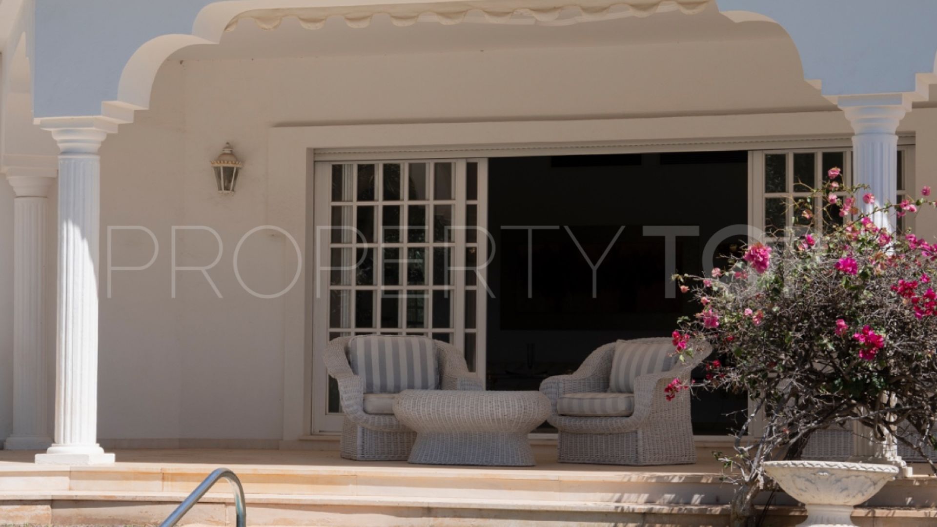 Se vende villa en Azahar de Estepona con 4 dormitorios