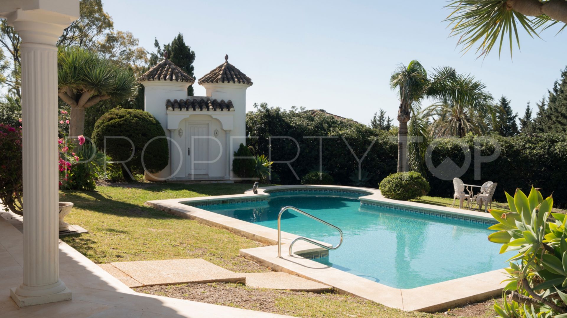 Villa for sale in Azahar de Estepona with 4 bedrooms