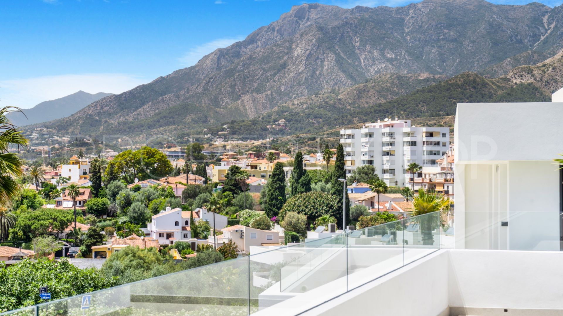 Comprar villa en La Finca de Marbella con 6 dormitorios