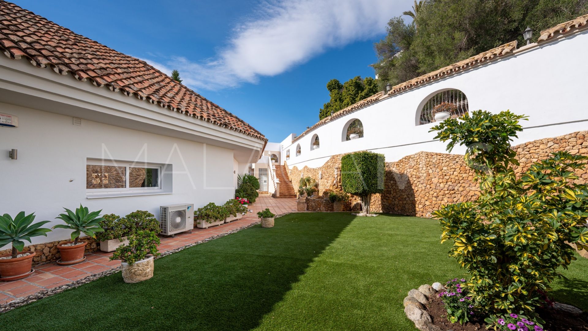 Villa for sale in El Herrojo