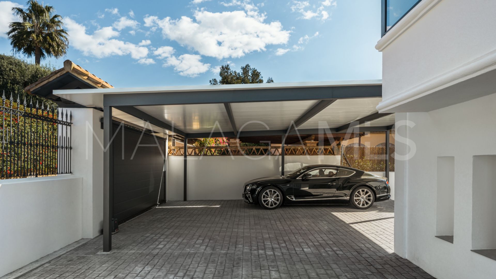 Buy villa in Altos Reales
