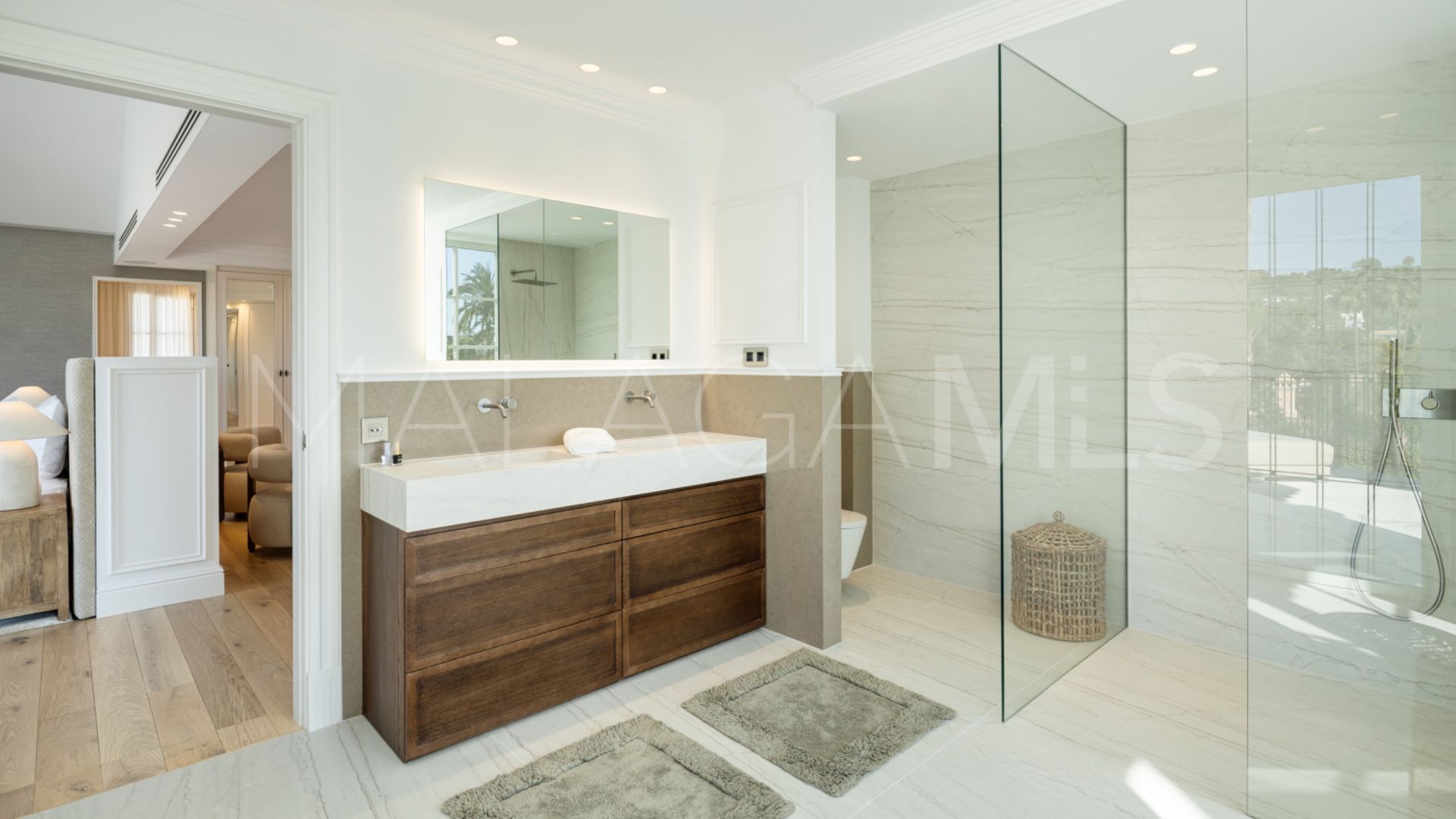 Villa for sale in Las Brisas