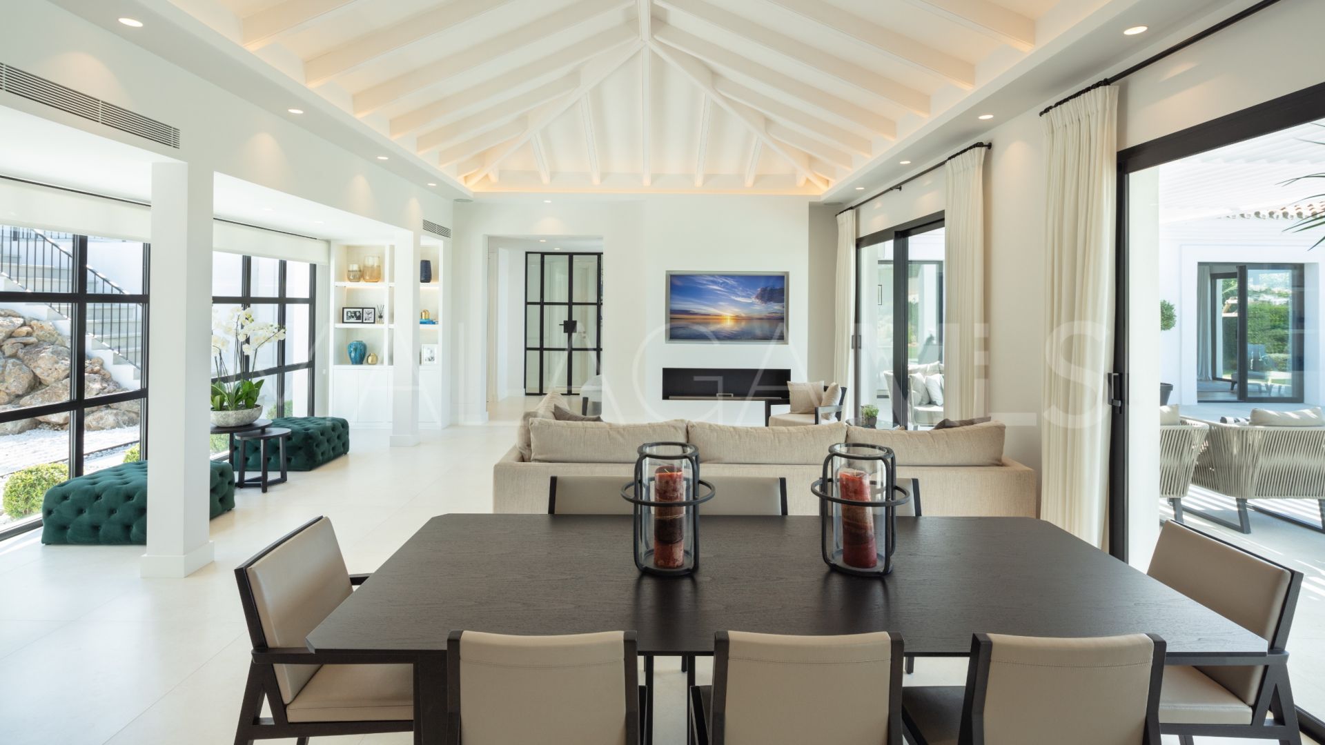 Villa for sale in Nueva Andalucia