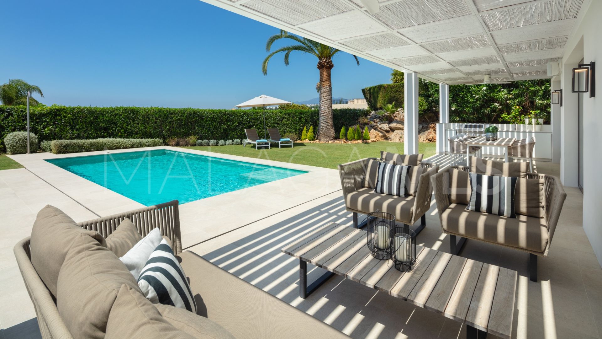 Villa for sale in Nueva Andalucia