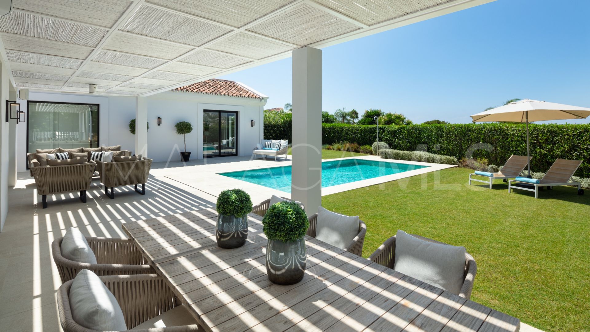 Villa for sale in Nueva Andalucia