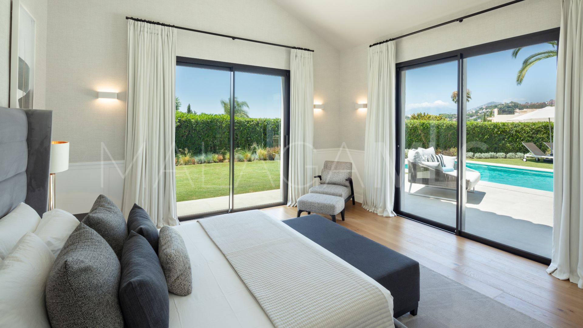 Villa for sale in Nueva Andalucia